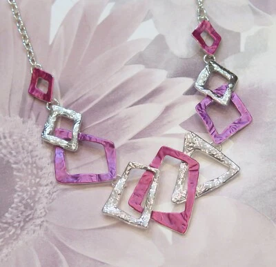 Placcato Argento Astratto Geometrico Rosa e Viola Collana Mamma Giorno Regalo - Immagine 1 di 4