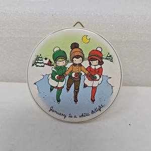 Joan Walsh Anglund Porzellan Weihnachtsschmuck West Germany JANUAR - Bild 1 von 3