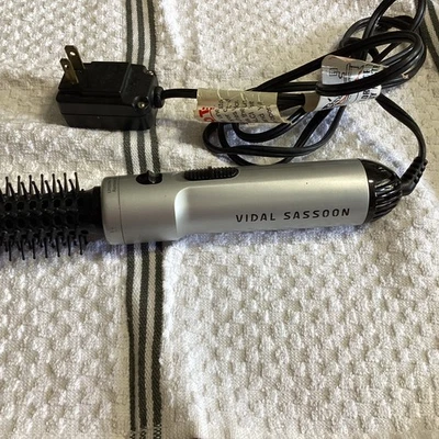 VIDAL SASSOON 1" AIRE CALIENTE RIZADOR CEPILLO CON PUNTAS DE BOLA CERDAS LIBERACIÓN DE RIZOS G Foto 1 de 4