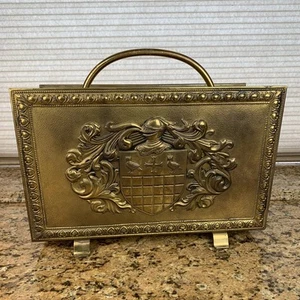 Vintage Messing Zeitschriftenhalter Made In England 3D Wappen verziert Ritter - Bild 1 von 24