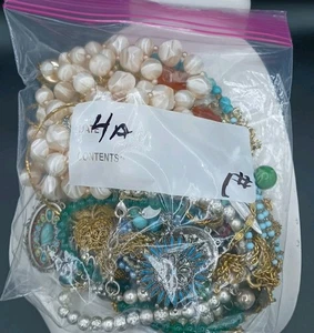 Vintage jetzt Modeschmuck Konvolut verschiedene Mystery Bag 1# Wiederverkäufer alle tragbar  - Bild 1 von 6