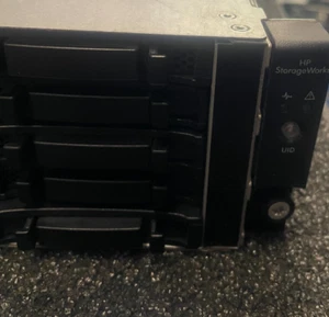 HP AJ941-63002 StorageWorks D2700 2U 25-Bay 2.5" Disk Enclosure (AJ941A) - Picture 1 of 4