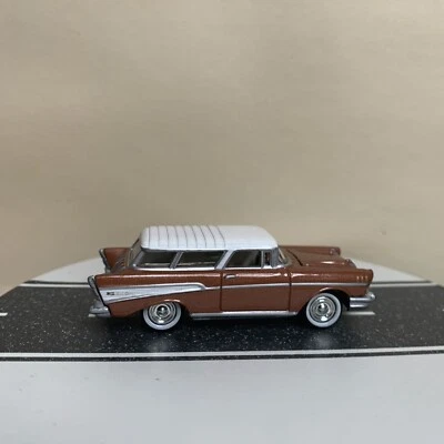 Chevrolet Nomad Wagon 1957 Johnny Lightning Tri-Chevy marrón metálico/blanco casi nuevo Foto 1 de 4