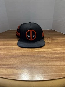 Gorra de bola ajustable Deadpool Marvel roja y negra exclusiva de decoración - Imagen 1 de 11