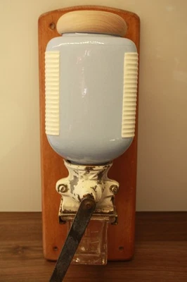 Villeroy & Boch Wandkaffeemühle, beige/hellblau, abnehmb., Glasbehä., Holzdeckel - Bild 1 von 4