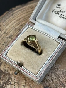 Vintage Green Peridot Pinky Ring Gypsy Style Gold Tone Metal Size I - J - Picture 1 of 12