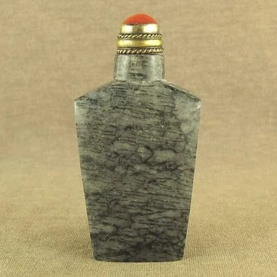 Botella de tabaco tallada en jade con tapa superior de coral rojo rayas negras chinas Foto 1 de 4