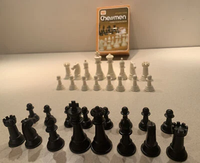 Juego de plástico vintage 1974 Whitman Chessmen 32 piezas diseño Staunton clásico #4690 Foto 1 de 4