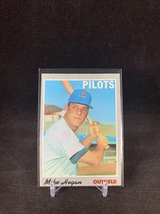 TOPPS 1969 #111 MIKE HEGAN PILOTS OUTFEILD RARE IN SLEEVE & TOP LOADER - Picture 1 of 6