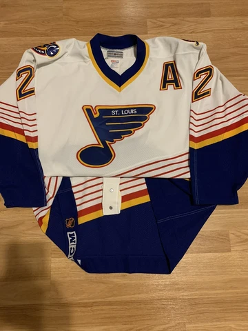CCM Macinnis Authentic St. Louis Blues NHL Jersey Vintage Trumpet White Home 52 Cover