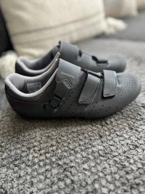 Sapatos de ciclismo Shimano Pedaling Dynamics EUA 8.5/UE 41/cm 25.8 SH-RP301w G01 W - Imagem 1 de 4