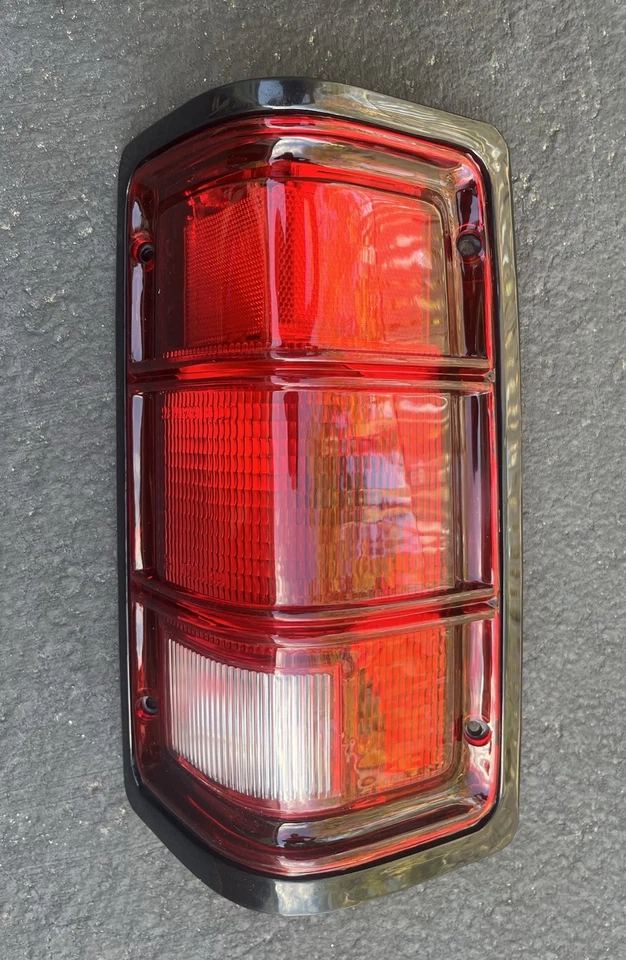 Conjunto de luz trasera - regular TYC 11-3191-01 para Dodge Dakota 88-96 Foto 1 de 3