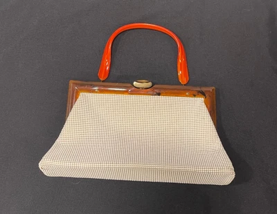 VINTAGE WHITING DAVIS OFF WHITE METAL MESH PURSE LUCITE HANDLE HANDBAG - Image 1 of 4