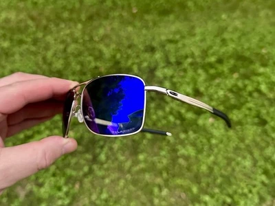 Gafas de sol polarizadas Oakley Gauge 8 plateadas/azul profundo con estuche Foto 1 de 4