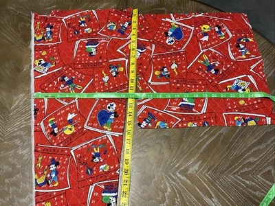 Piezas de tela acolchadas vintage de Mickey Mouse sobrantes de proyectos pasados  Foto 1 de 4