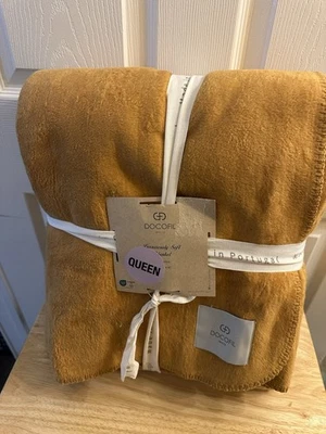 DOCOFIL Golden Honey Luxuriously Soft Queen Blanket 100% Cotton Portugal - Image 1 of 4