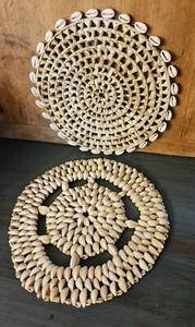 PRIMITIVE FOLK ART SHELL ART HOT PADS MID 1900S NATIVE ISLANDS -BEAUTIFUL ITEMS - Picture 1 of 4