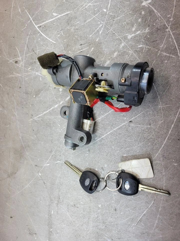 2006 2007 2008 2009 2010 2011 2012 2013 2014 KIA SEDONA IGNITION SWITCH + KEY - Image 1 of 4