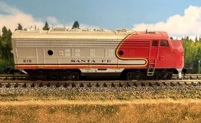 Santa Fe F7-A diesel locomotive Bachmann N scale#215 train engine Runs good Read - Image 1 of 4