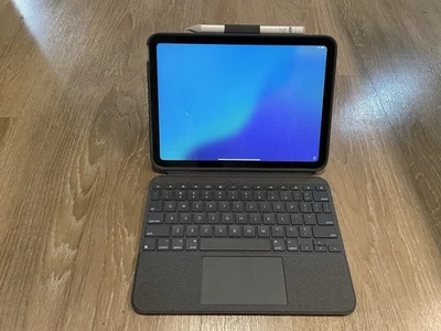 Apple iPad (10th Gen): A14, 10.9”, Touch ID, 256GB, Logitech Combo Touch & Pen - Image 1 of 4