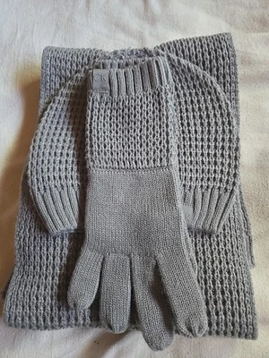 Calvin Klein 3 Piece Set  Scarf, Hat, Gloves New Without Tags Grey Winter - Image 1 of 4