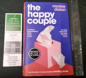 The Happy Couple. Naoise Dolan. Sprayed edges. AUTHOR SIGNED FIRST EDITION. - Bild 1 von 6