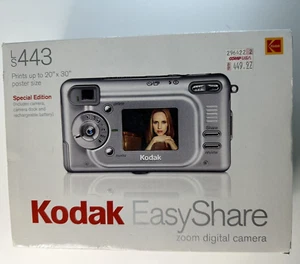 Kodak EasyShare LS443 4.0MP Digital Camera w/ Dock PARTS ONLY NO BATTERY - Picture 1 of 3