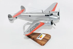 Modelo Lockheed Martin® L10E Electra®, Amelia Earhart, modelo de caoba de 18 pulgadas - Imagen 1 de 8