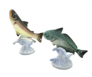 Salero y pimentero ondas de pescado saltando Japón vintage uno marrón uno verde - Imagen 1 de 12