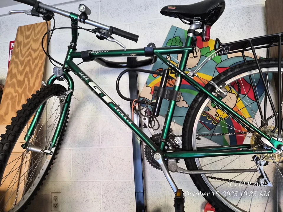 Bicicleta de montaña GT All TERRA verde de finales de los 90 Foto 1 de 2