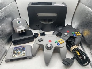 Paquete de consola Nintendo N64 con 2 controladores, cables, juego, paquete de transferencia probado - Imagen 1 de 14