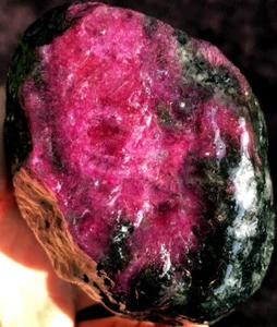 Museo 367,9 g!!! Rubí rojo natural en gema de cristal de zoisita verde espécimen ie1683 - Imagen 1 de 15