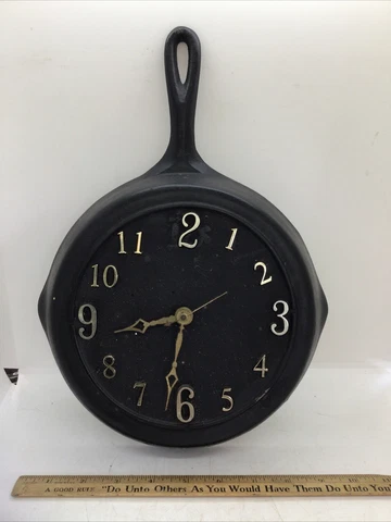 Vintage #9 Cast Iron Kitchen Frying Pan Skillet Clock Works Perfect 9 Inches Cover