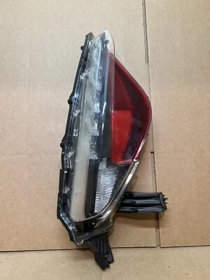 Luz trasera izquierda del lado del conductor Toyota Prius Prime 2017-2022 OEM 81540-47010 Foto 1 de 4