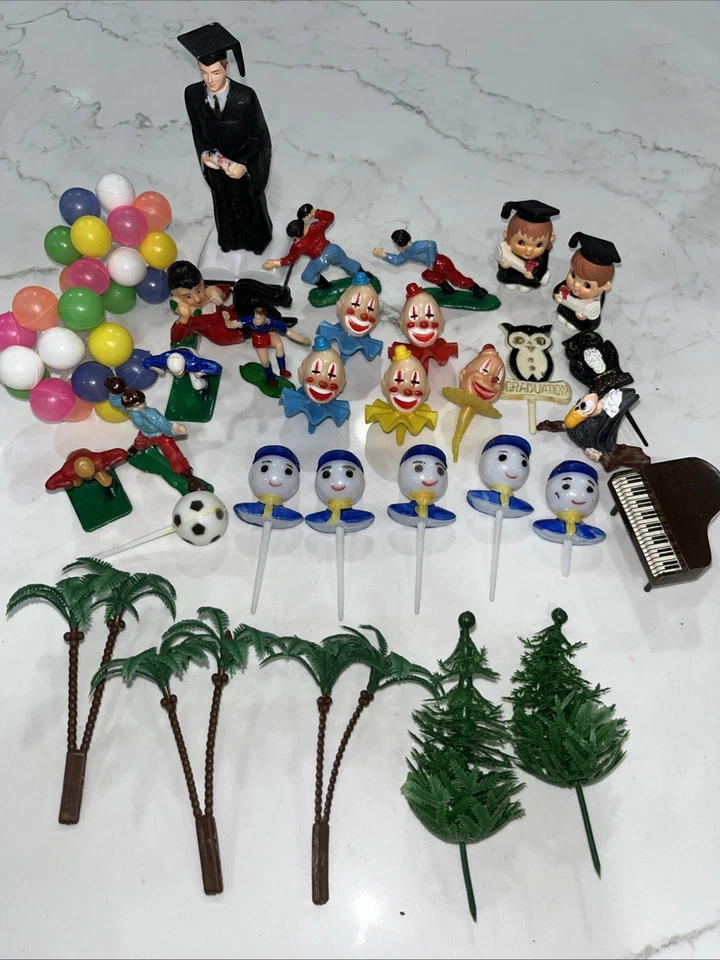 Lote de enfeites de cupcake vintage palhaços escoteiros futebol formatura anos 70’ - Imagem 1 de 4