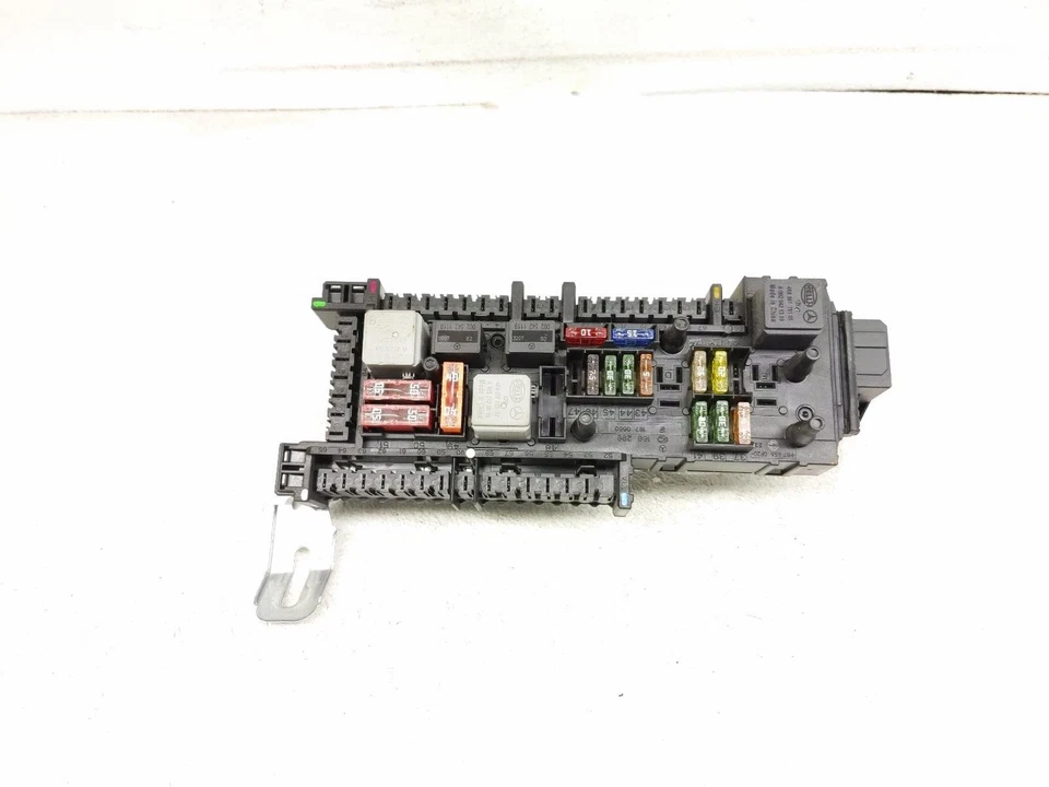 2014 Mercedes-Benz E350 Coupe Rwd 3.5L Cabin Room Inside Fuse Box 204-540-01-50 - Image 1 of 4