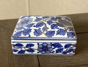 Vintage Porzellan Chinesische Andenken Box Floral Blau & Weiß mit Gold Akzenten - Bild 1 von 15