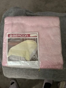 1970s NEW SEALED Salem Beacon Blanket Satin Trim 72 x 90 Twin Full Pink Bedding - Picture 1 of 2