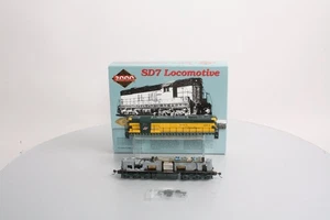 Proto 2000 8002 C&NW SD7 Diesel Locomotive W/O Dynamic Brakes #1664 LN/Box - Picture 1 of 4