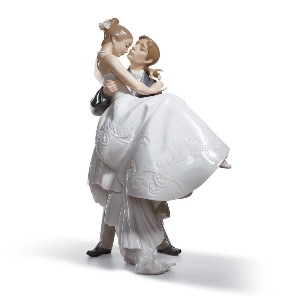 and Timeless Llardo The Happiest Day Figurine 01008029