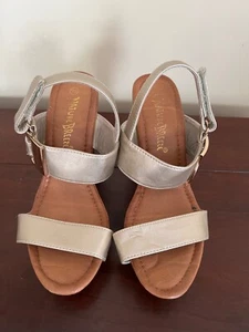 Women Size 10 Natural Breeze Sandals/Shoe Open Toe 4.5" Heel Silver - Bild 1 von 4