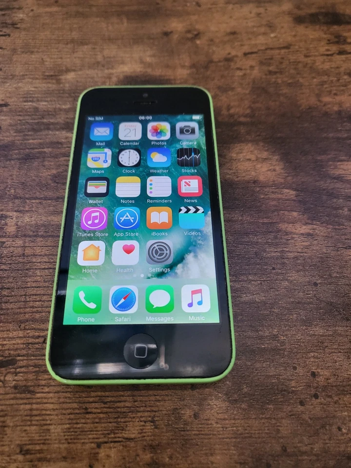 Apple iPhone 5c 16GB Green  A1507 GSM  Smartphone Good Working Locked. 40  - Image 1 of 4