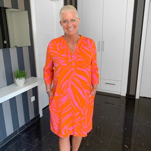 Emily Van Den Bergh - Freizeitkleid mit Animal-Print / orange-pink