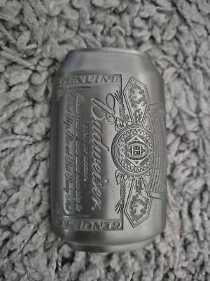 Lata de cerveza 3D Budweiser con hebilla de cinturón King of Beers auténtica con licencia oficial Foto 1 de 2