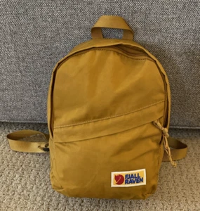 ZAINO NUOVO SENZA ETICHETTE ~ FJALLRAVEN VARDAG MINI 16L ghianda - Foto 1 di 12