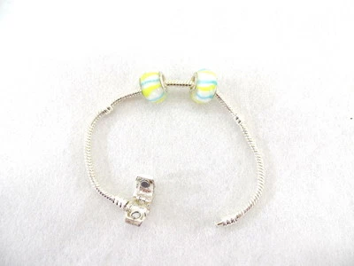 Armband 18 cm Clipver. 2 weiß gelb blau gestreifte Glasperlen o. Innengewinde - Bild 1 von 4