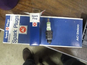 Vintage Set Of 8 NOS GM AC R44SX Spark Plugs 5613591 Made In USA BLOW OUT SALE - Picture 1 of 3