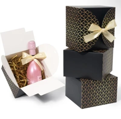 Cajas de regalo negras 6x6x4 12 piezas cinta geométrica dorada padrinos graduación Foto 1 de 4