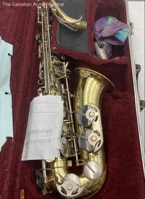 Wind Orchestral Musical Instrument Alto Saxophone With King Hard Case - Image 1 of 4