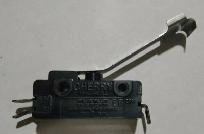 Microinterruptor CHERRY alavanca de dobradiça ação de pressão 15A, 125 ou 250 VCA T5 - Imagem 1 de 4